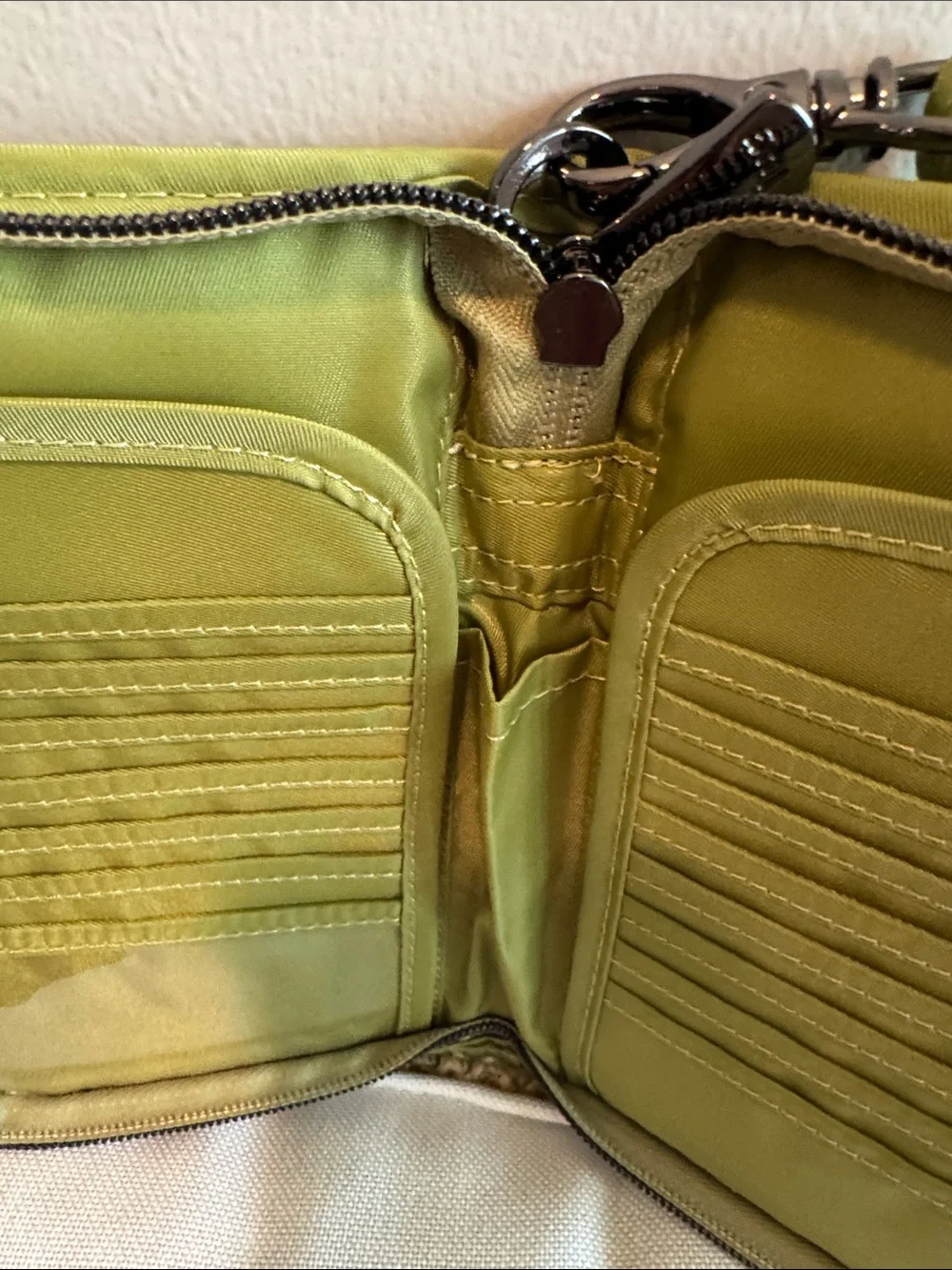 Lug Tandem Zip SE Grass Green Quilted Wristlet/cell phone Wallet-